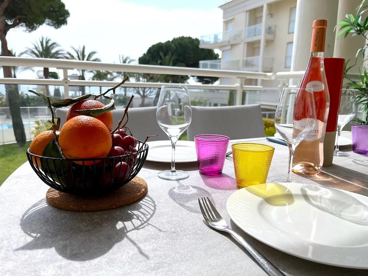 קאן L'Appartement Royal Palm 0*,  צרפת